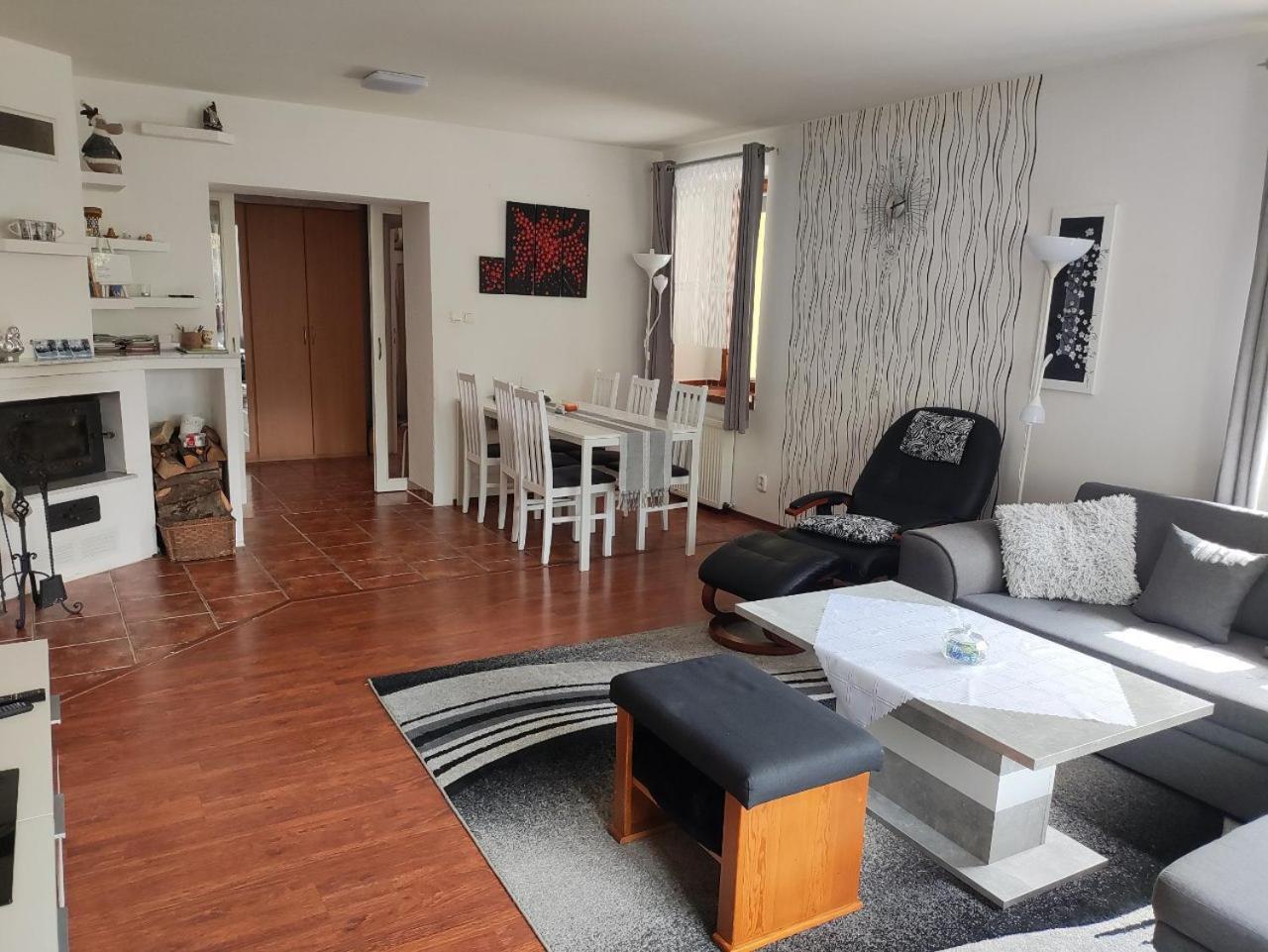 Na Kopci 84 Apartment Stare Krecany ภายนอก รูปภาพ